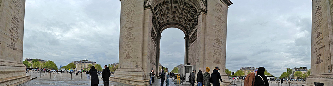 Under Arc de Triomphe